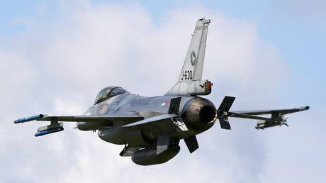 Der scheidende Verteidigungsminister sagt die Uebergabe niederlaendischer F 16 Kampfflugzeuge an die