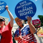 Eine Anti Abtreibungsgruppe aus Indiana schikaniert die Regierung um Abtreibungspatientinnen zu