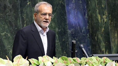 Irans neuer Praesident vereidigt — RT Weltnachrichten