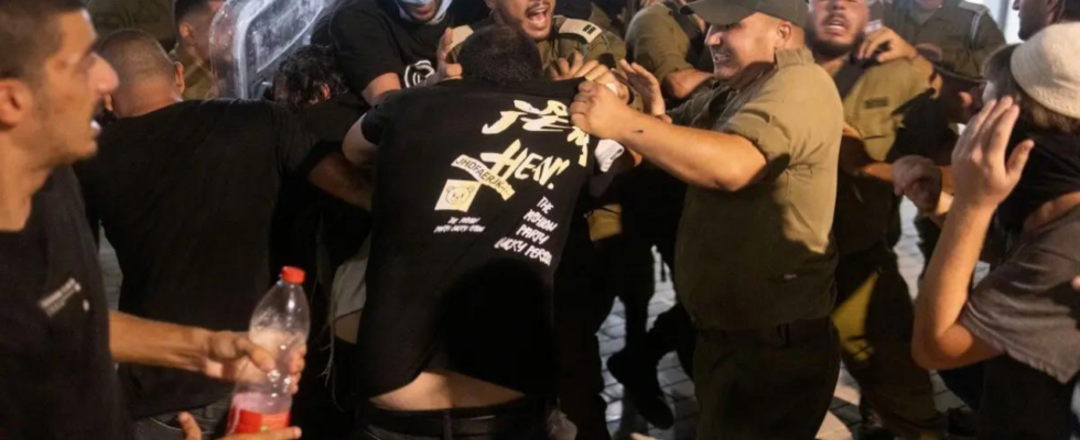 Israelische Proteste Was war der Ausloeser fuer die Angriffe auf