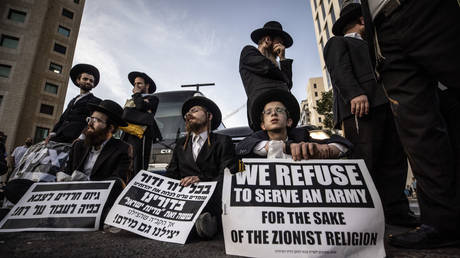 Israels ultraorthodoxe Juden erhalten innerhalb weniger Tage Einberufungsbescheide — World