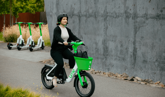 Lime testet zwei neue E Bikes um mehr Frauen und aeltere