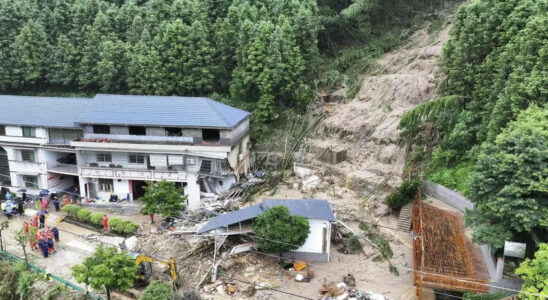 Mehrere Tote und Verletzte bei durch Regen ausgeloestem Erdrutsch in