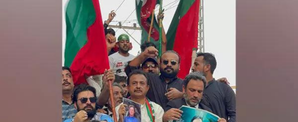 Pakistan Tehreek e Insaf organisiert Kundgebungen zur Freilassung des inhaftierten Anfuehrers Imran