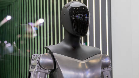 Tesla will naechstes Jahr „humanoide Roboter produzieren – Musk —