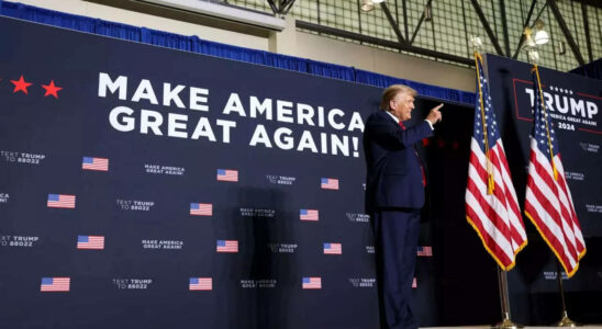 Trump Wer die amerikanische Flagge entweiht sollte mit einem Jahr