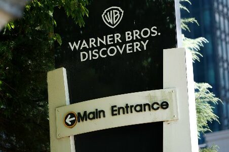 Warner Bros Discovery koennte sich aufspalten um Schulden zu begleichen