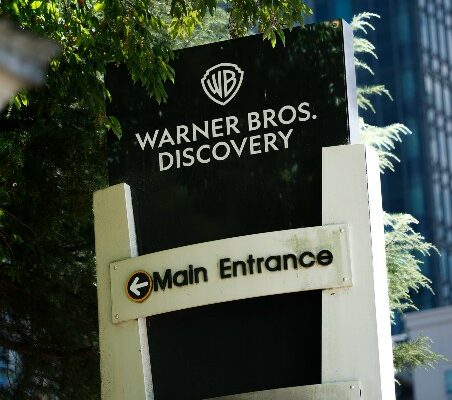 Warner Bros Discovery koennte sich aufspalten um Schulden zu begleichen