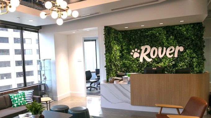 Die vordere Lobby von Rover.com in Seattle, Washington.