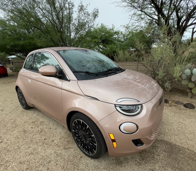 fiat500e-EV-roségold