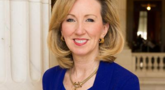 Barbara Comstock Die Republikanerin Barbara Comstock unterstuetzt Kamala Harris als