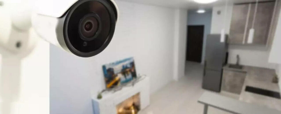 Chinesische Eltern installieren Spionagekamera im Schlafzimmer ihrer 20 jaehrigen Tochter und.jp
