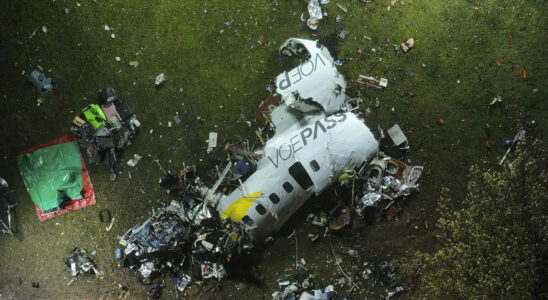 Flugzeugabsturz in Brasilien Wie glueckliche Reisende aufgrund einer Verwechslung bei