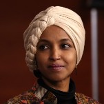 Ilhan Omar besiegte einen Demokraten der angeblich „in regelmaessiger Kommunikation