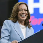 Kamala Harris sichert sich genuegend Delegiertenstimmen um als Praesidentschaftskandidatin der.p