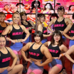 Lassen Sie sich ohrfeigen oder treten Diese „Muscle Girls Bar in