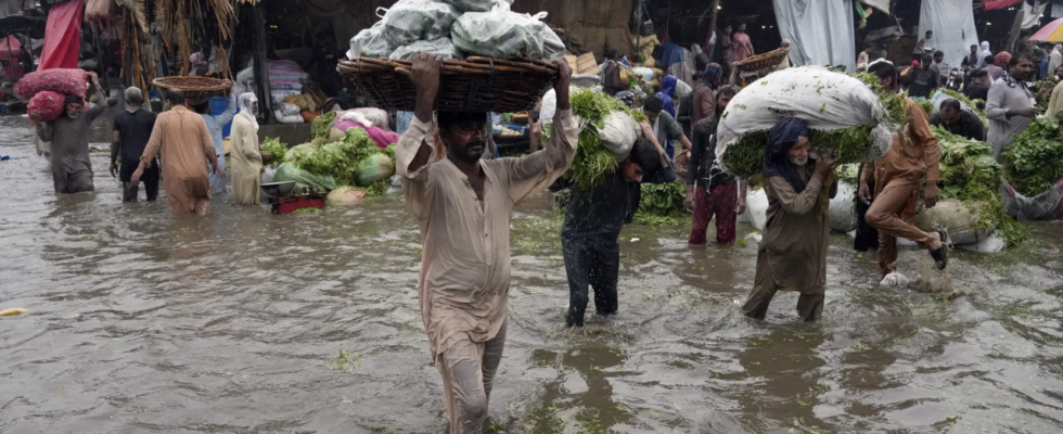 Pakistan Lahore verzeichnet schwerste Niederschlaege seit Jahren
