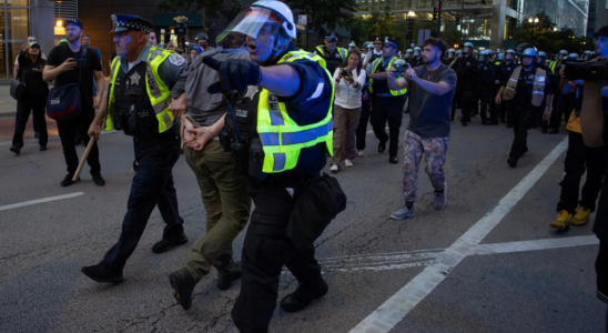 Pro palaestinensische Demonstranten DNC Tag 3 Ueber 1000 Demonstranten versammeln sich