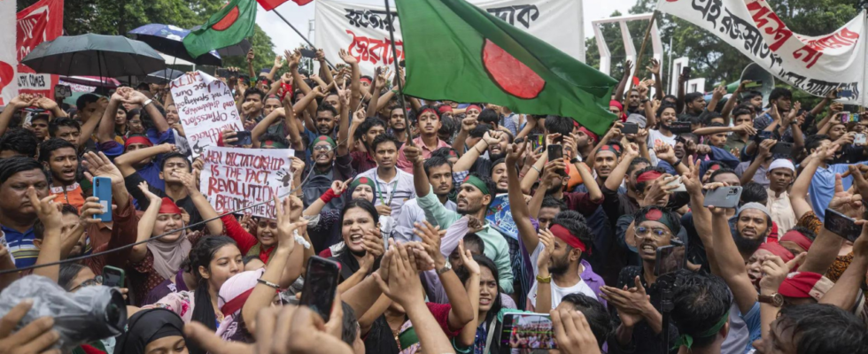 Regierungsfeindliche Kundgebungen in Bangladesch fordern Gerechtigkeit fuer Opfer der Quotenproteste