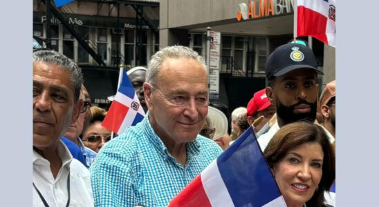 Senator Chuck Schumer bei der Parade zum Dominikanischen Tag in