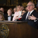 Tim Walz Social Media Sensation buhlt jetzt um das Weisse Haus –