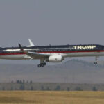 Trumps Flugzeug auf dem Weg zu einer Kundgebung in Montana