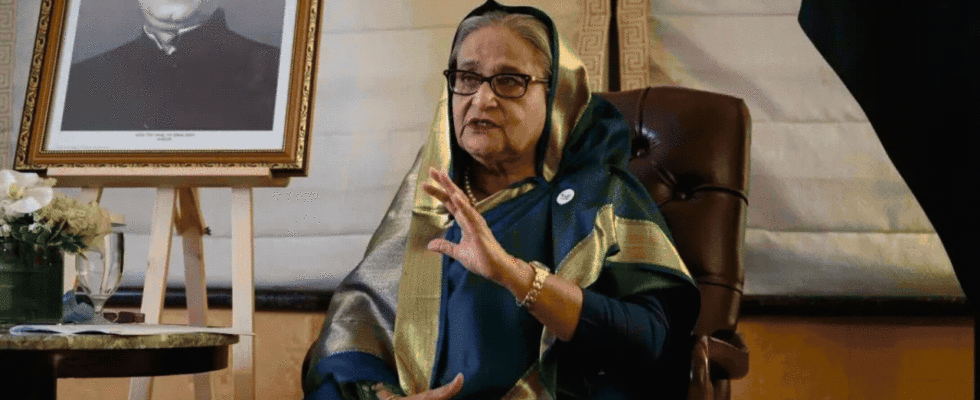 Wie Quotenunruhen zum Ruecktritt von Sheikh Hasina als Premierministerin in