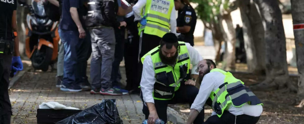 Zwei Tote bei Messerstecherei in Israel Angreifer getoetet Sanitaeter