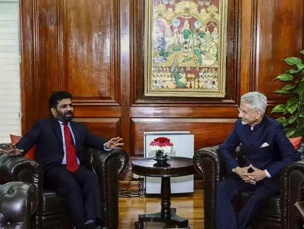 EAM Jaishankar mit KKW-Leiterin Anura Kumara Dissanayake