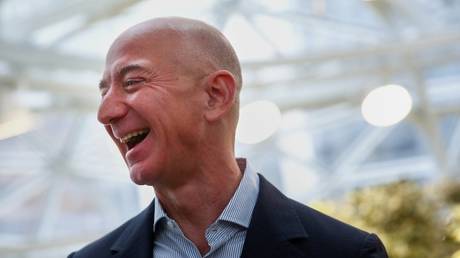 Klaeger Bezos verbarg seine Identitaet um Rabatt auf Luxusvilla zu