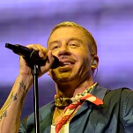 Macklemore wendet sich im „Fuck America Gesang an die fuehrende Menge