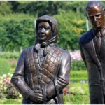 Neue Skulptur von Koenigin Elizabeth II und Prinz Philip spaltet