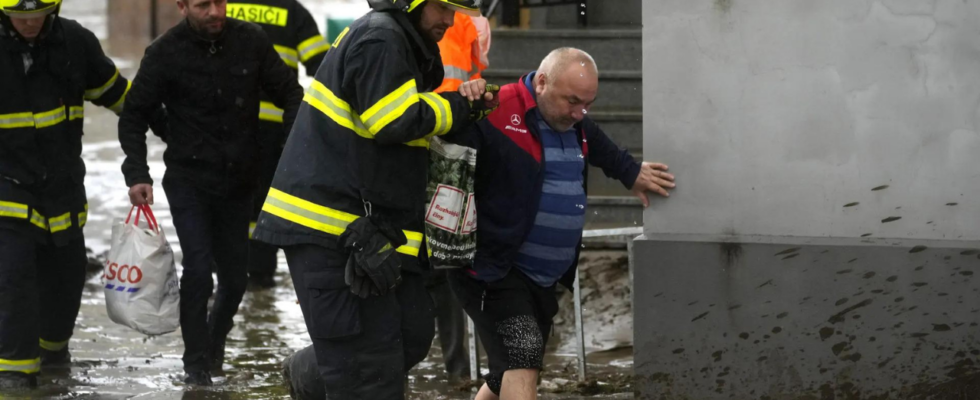 Steigendes Hochwasser loest Evakuierungen in Tschechien und Polen aus