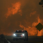 Waldbrand Wuetender Waldbrand zwingt zu Evakuierungen im US amerikanischen San Bernardino