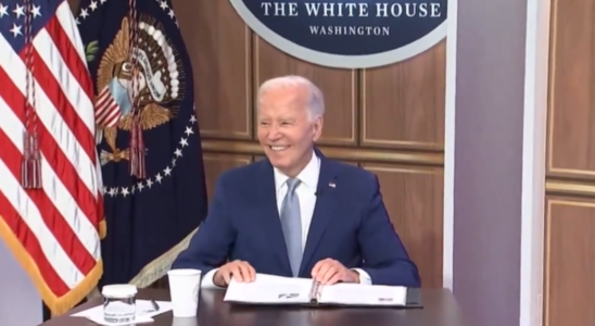 „Schmerzhaft anzusehen Biden laesst Reporter inmitten einer Fragenflut haengen Trumps