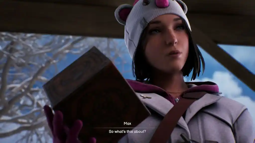 Life is Strange: Double Exposure, Max hält eine Puzzle-Box in der Hand.