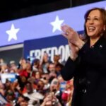 Anschauen Kamala Harris wiederholt immer wieder „32 Tage nach „Teleprompter Fehlfunktionen