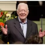 Der 100 jaehrige Jimmy Carter gibt seine Stimme per Briefwahl ab