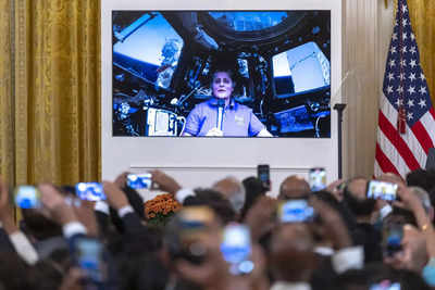 Diwali Anschauen Die aus Indien stammende Astronautin Sunita Williams wuenscht