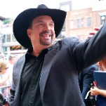 Garth Brooks wird sexueller Uebergriff durch ehemaligen Mitarbeiter vorgeworfen