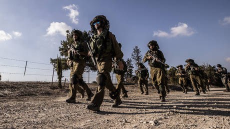 Israelisches Militaer fordert Familie eines gefallenen Soldaten auf Kreuz vom