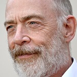 JK Simmons denkt ueber seine Penisprothese „Saturday Night nach