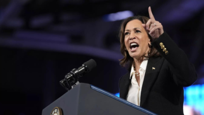 Kamala Harris Kamala teilt eine Montage von Trump bei der