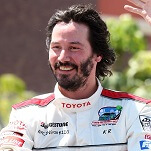 Keanu Reeves fuegt „echter Rennfahrer zu seiner Liste der kranken