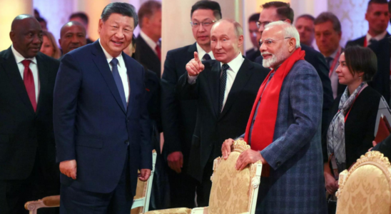 Modi und Xi treffen sich nach fuenf Jahren in Russland