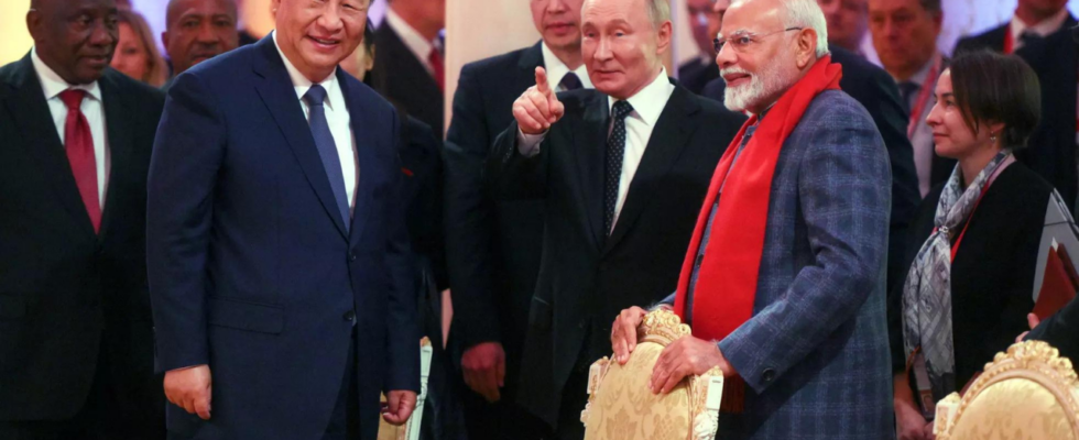 Modi und Xi treffen sich nach fuenf Jahren in Russland