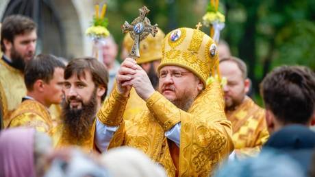 Orthodoxer Fuehrer erleidet Verbrennungen und Gehirnerschuetterung bei Razzia in ukrainischer