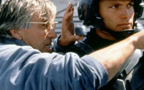 Paul Verhoeven verwandelte den konservativen Starship Troopers Roman in einen Film