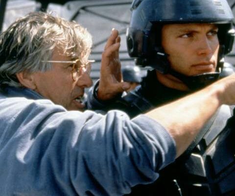 Paul Verhoeven verwandelte den konservativen Starship Troopers Roman in einen Film