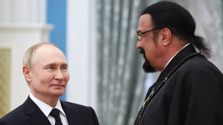 Steven Seagal verraet fuer wen er kaempfen und sterben wuerde